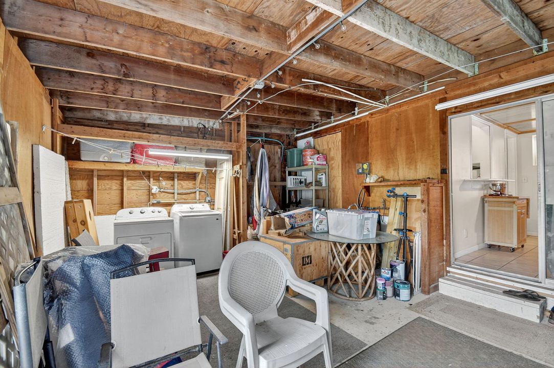 Под контрактом: $449,000 (3 спален, 1 ванн, 1111 Квадратных фут)