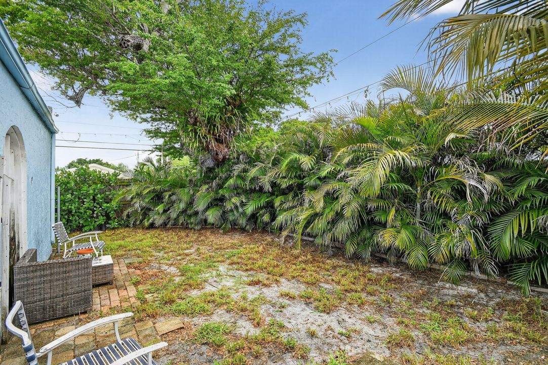 Под контрактом: $449,000 (3 спален, 1 ванн, 1111 Квадратных фут)