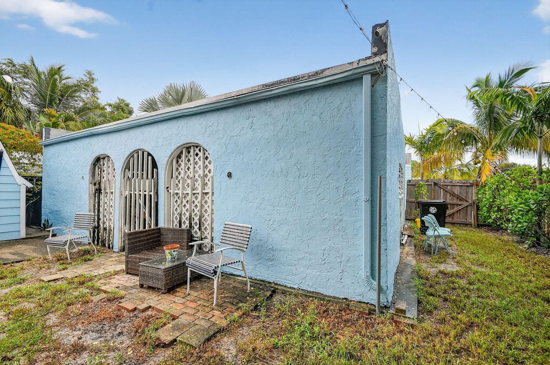 Под контрактом: $449,000 (3 спален, 1 ванн, 1111 Квадратных фут)