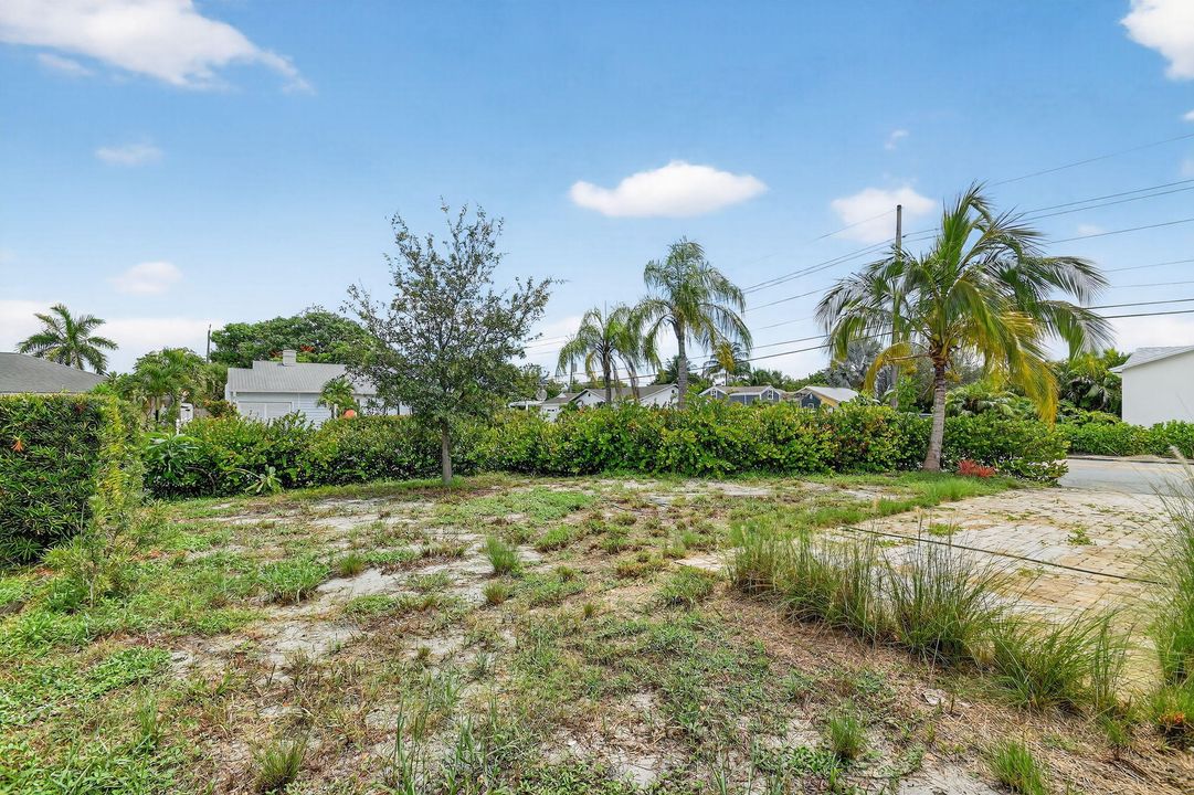 Под контрактом: $449,000 (3 спален, 1 ванн, 1111 Квадратных фут)