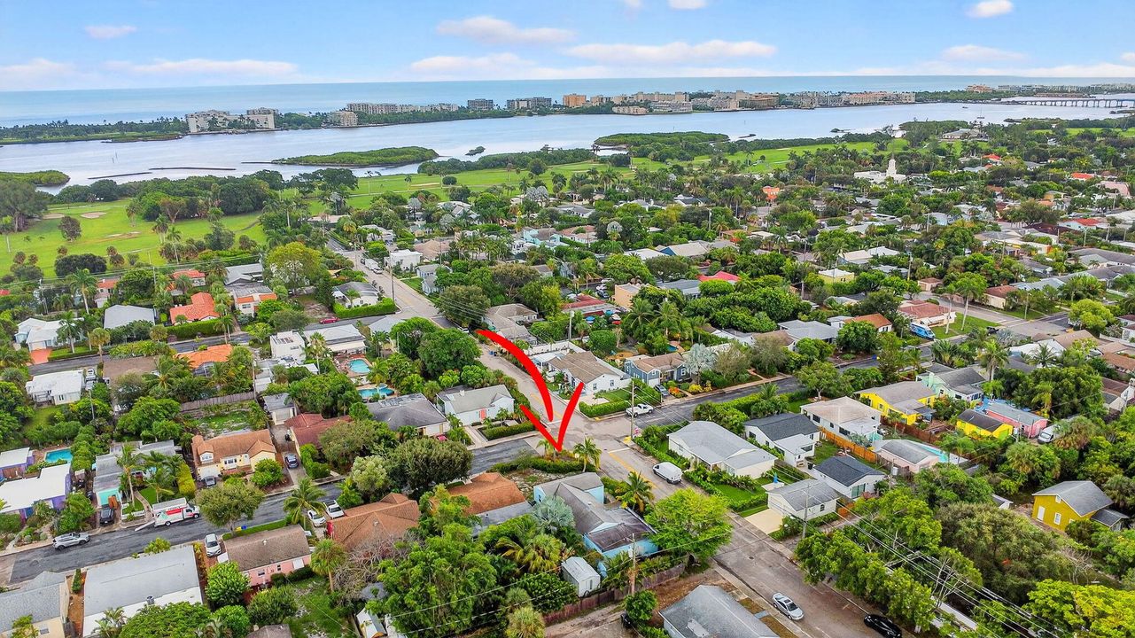 Под контрактом: $449,000 (3 спален, 1 ванн, 1111 Квадратных фут)