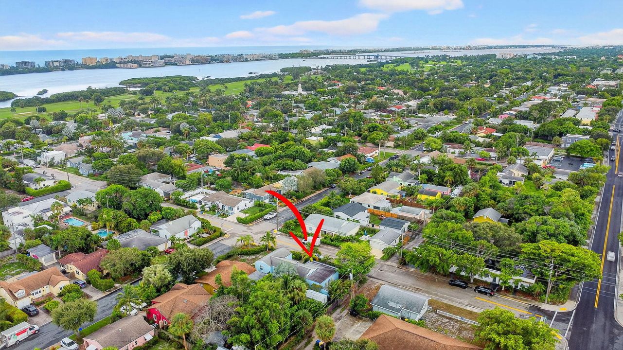 Под контрактом: $449,000 (3 спален, 1 ванн, 1111 Квадратных фут)