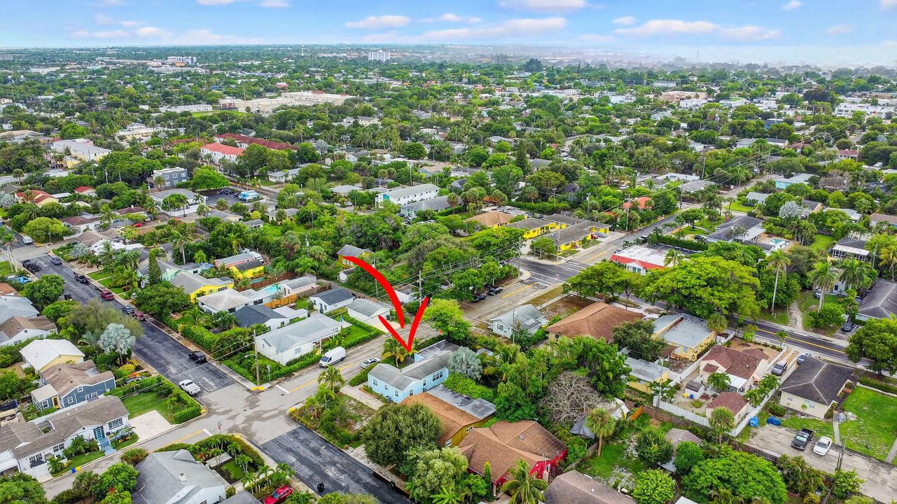 Под контрактом: $449,000 (3 спален, 1 ванн, 1111 Квадратных фут)