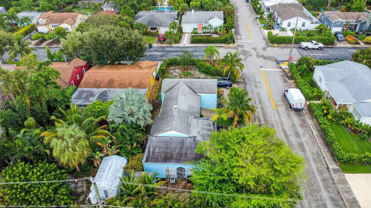 Под контрактом: $449,000 (3 спален, 1 ванн, 1111 Квадратных фут)