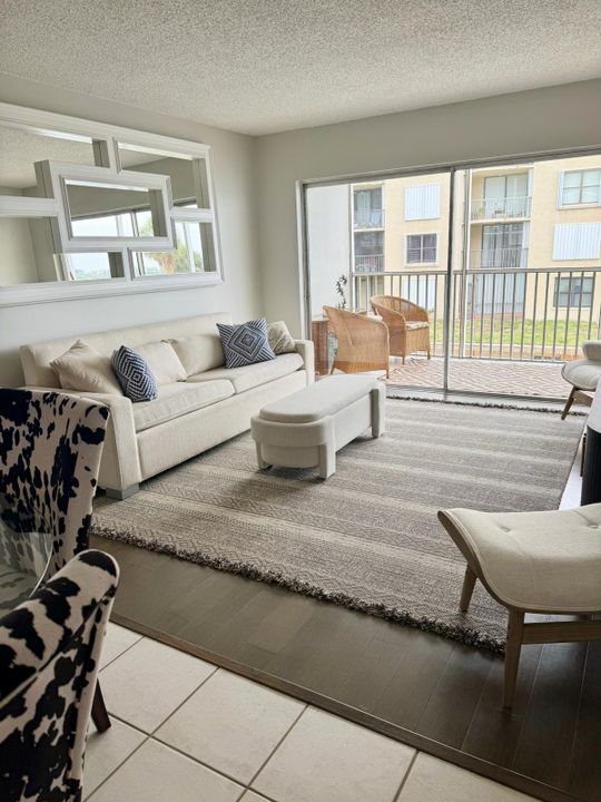 Recently Rented: $1,850 (1 beds, 1 baths, 806 Square Feet)