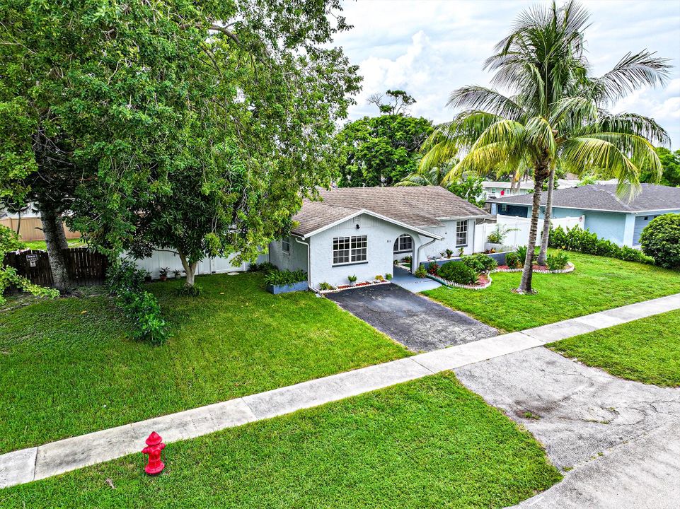 Active With Contract: $499,000 (3 beds, 3 baths, 1702 Square Feet)