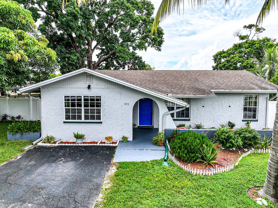 Active With Contract: $499,000 (3 beds, 3 baths, 1702 Square Feet)