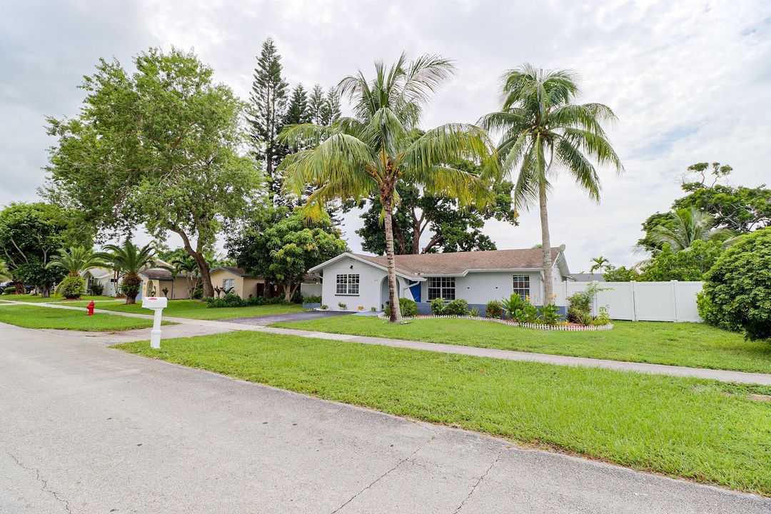 Active With Contract: $499,000 (3 beds, 3 baths, 1702 Square Feet)