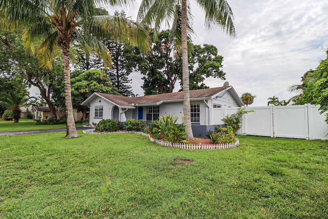 Active With Contract: $499,000 (3 beds, 3 baths, 1702 Square Feet)