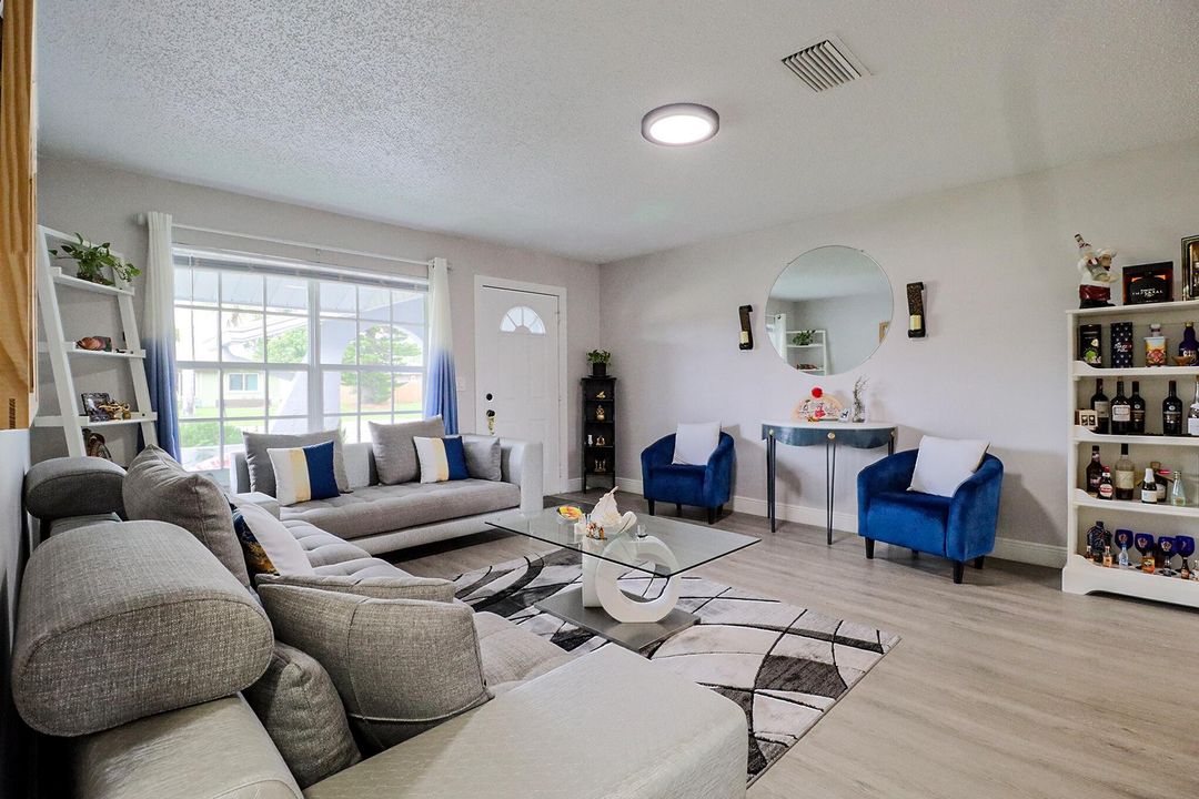 Active With Contract: $499,000 (3 beds, 3 baths, 1702 Square Feet)