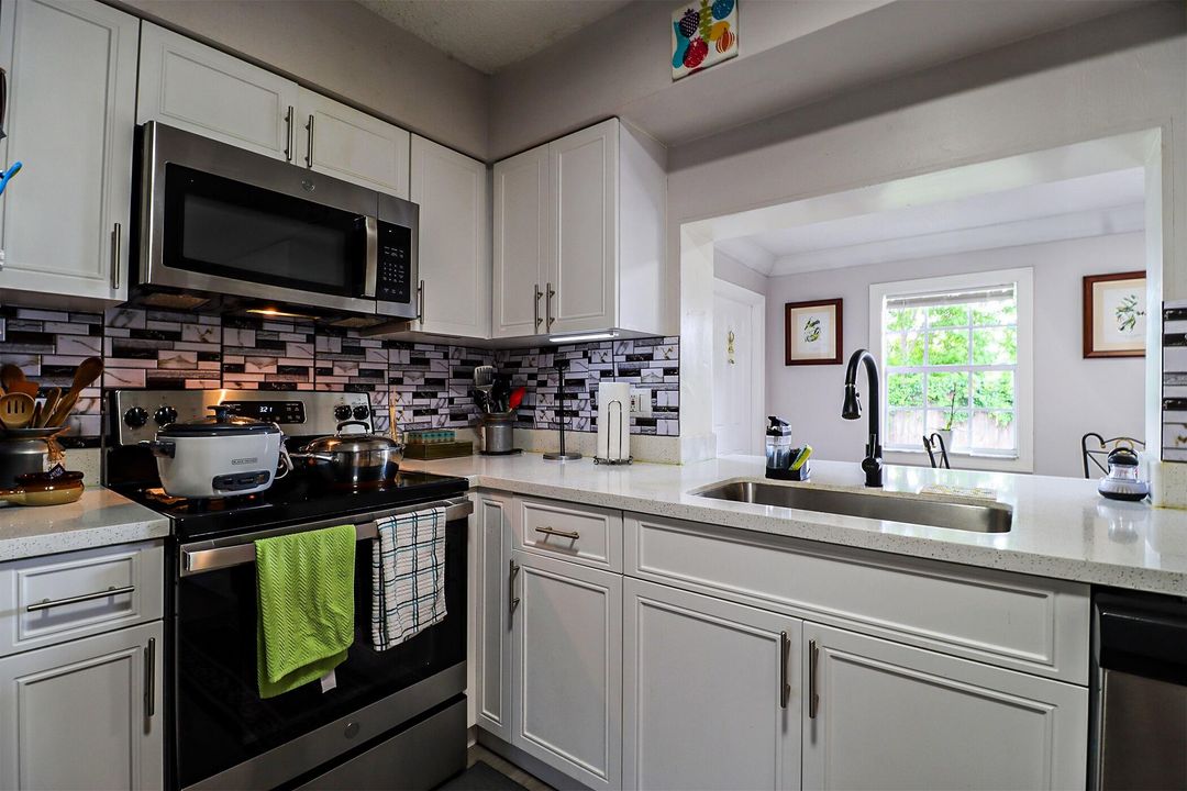 Active With Contract: $499,000 (3 beds, 3 baths, 1702 Square Feet)