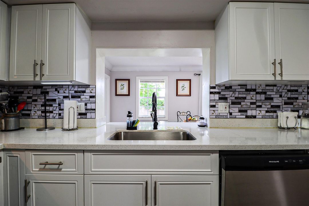 Active With Contract: $499,000 (3 beds, 3 baths, 1702 Square Feet)