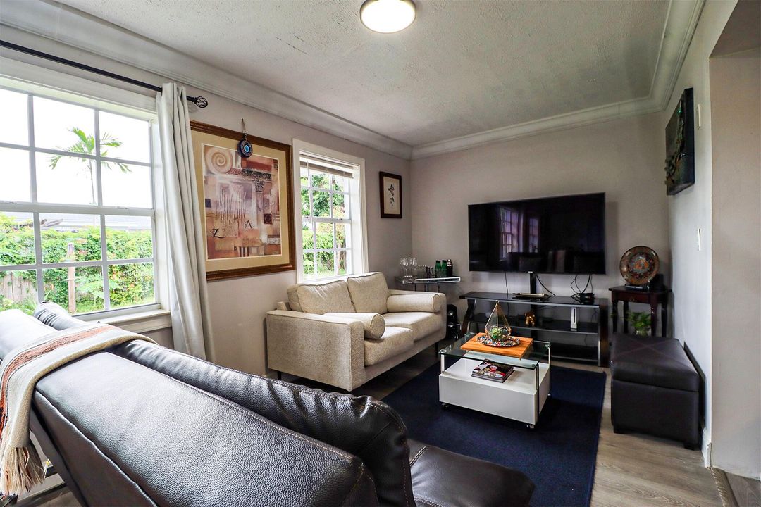 Active With Contract: $499,000 (3 beds, 3 baths, 1702 Square Feet)