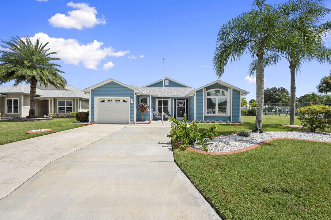 Active With Contract: $315,000 (2 beds, 2 baths, 1450 Square Feet)