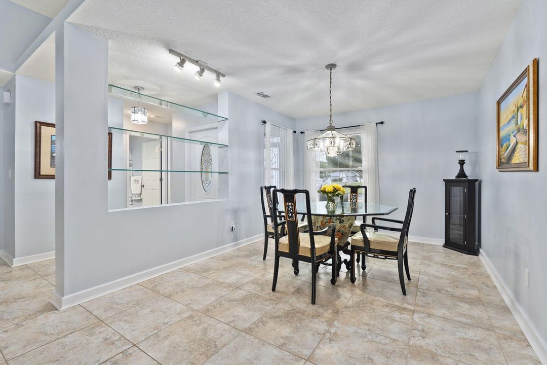 Active With Contract: $315,000 (2 beds, 2 baths, 1450 Square Feet)