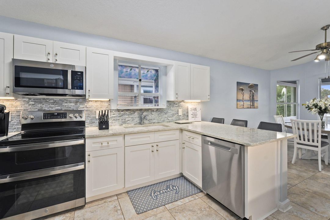 Active With Contract: $315,000 (2 beds, 2 baths, 1450 Square Feet)