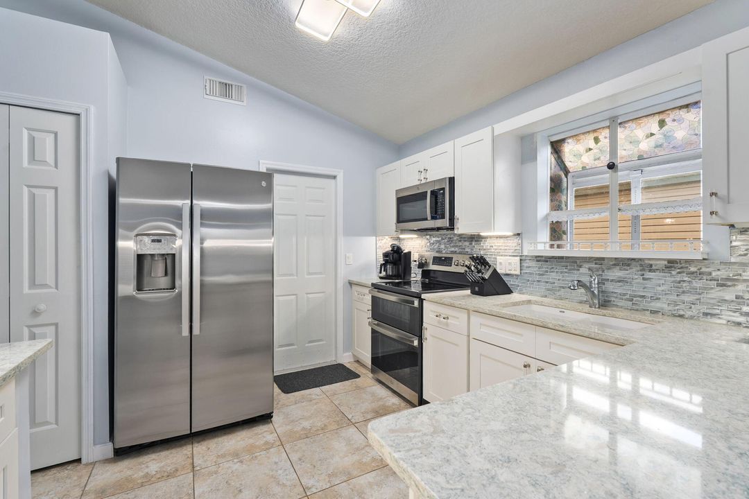 Active With Contract: $315,000 (2 beds, 2 baths, 1450 Square Feet)