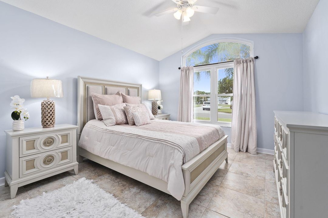 Active With Contract: $315,000 (2 beds, 2 baths, 1450 Square Feet)