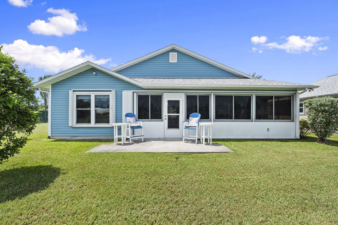 Active With Contract: $315,000 (2 beds, 2 baths, 1450 Square Feet)