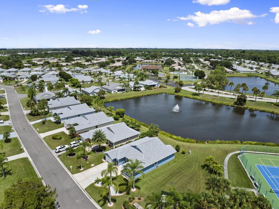 Active With Contract: $315,000 (2 beds, 2 baths, 1450 Square Feet)