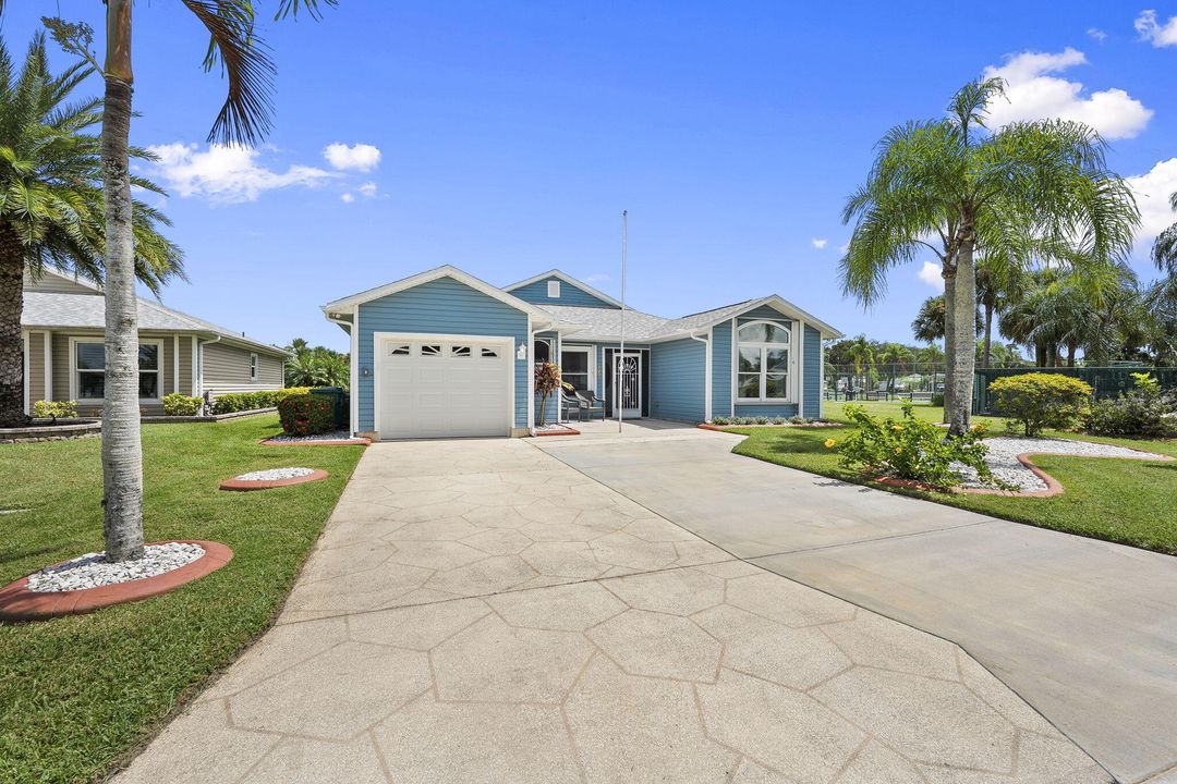 Active With Contract: $315,000 (2 beds, 2 baths, 1450 Square Feet)