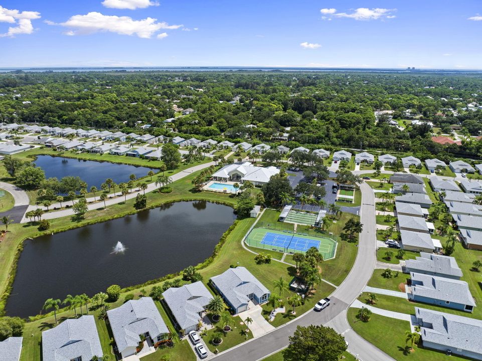 Active With Contract: $315,000 (2 beds, 2 baths, 1450 Square Feet)