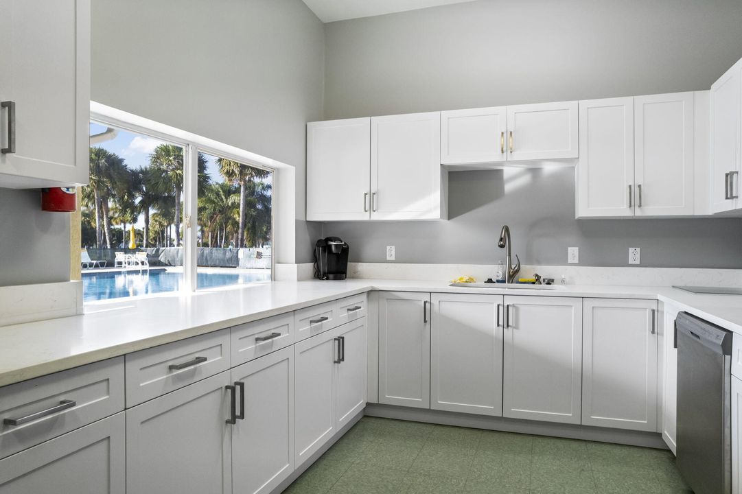 Active With Contract: $315,000 (2 beds, 2 baths, 1450 Square Feet)