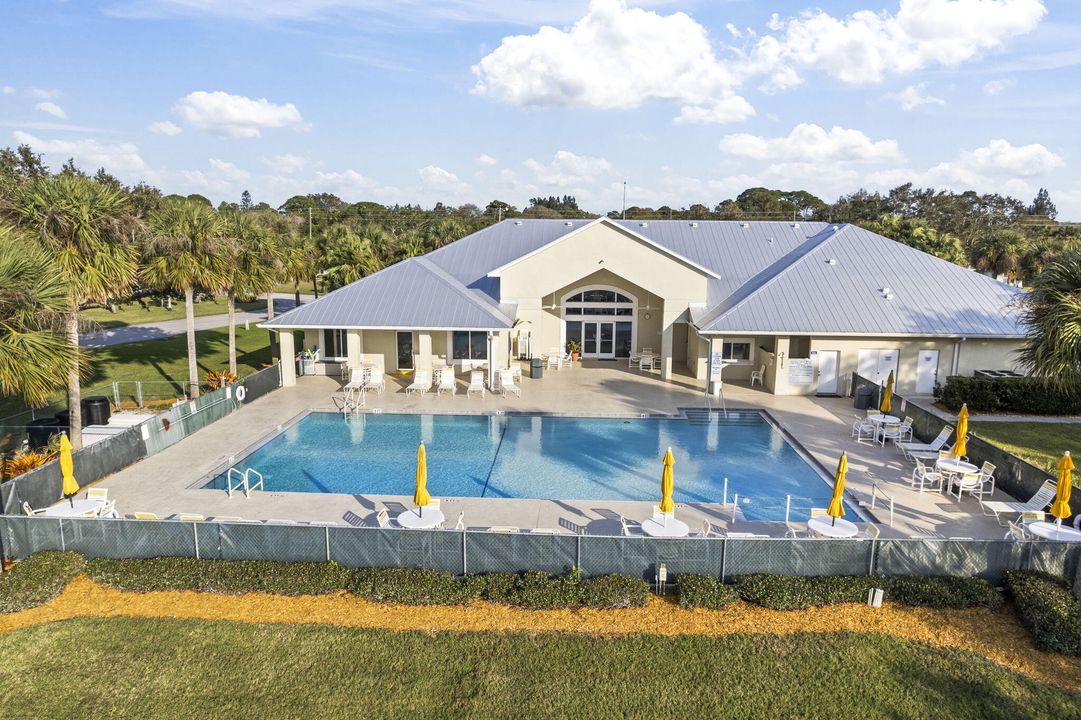 Active With Contract: $315,000 (2 beds, 2 baths, 1450 Square Feet)