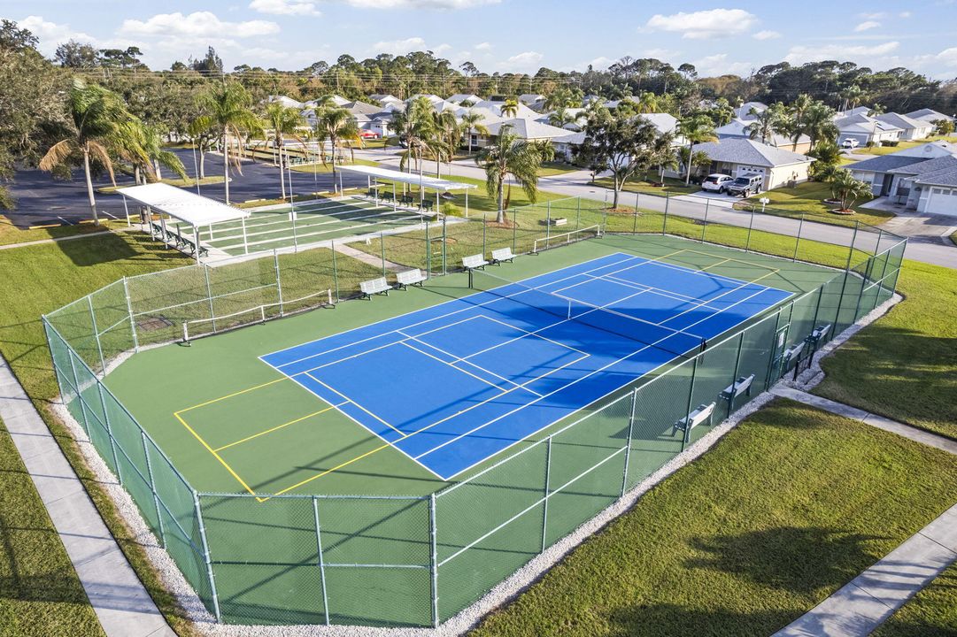 Active With Contract: $315,000 (2 beds, 2 baths, 1450 Square Feet)