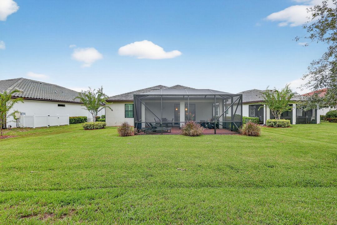 Activo con contrato: $549,900 (3 camas, 2 baños, 2138 Pies cuadrados)