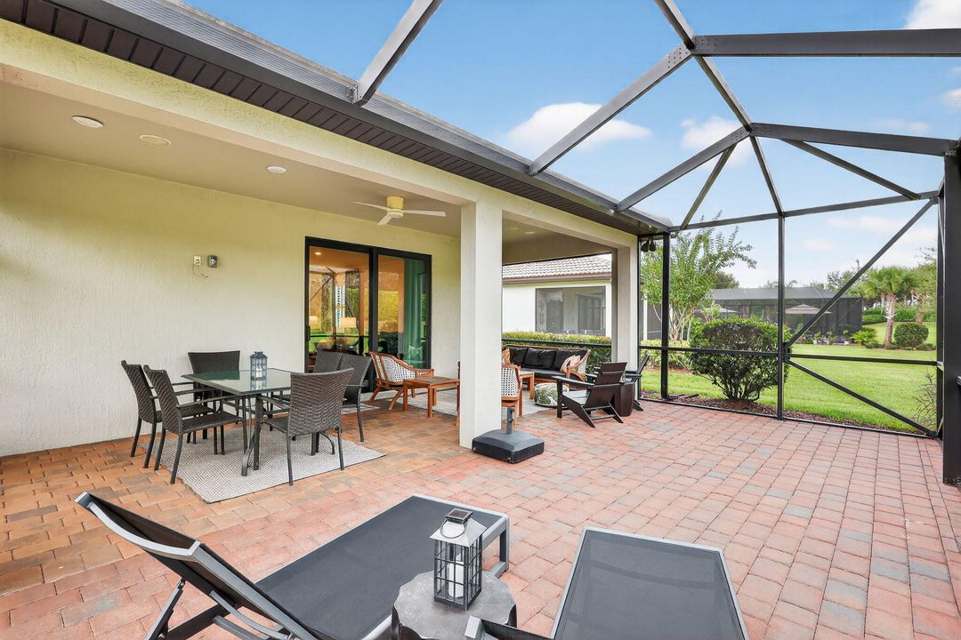 Activo con contrato: $549,900 (3 camas, 2 baños, 2138 Pies cuadrados)