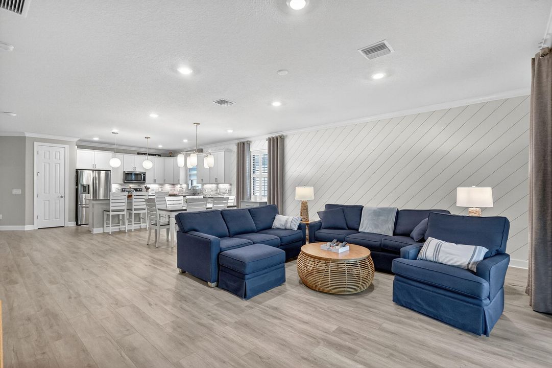 Activo con contrato: $549,900 (3 camas, 2 baños, 2138 Pies cuadrados)