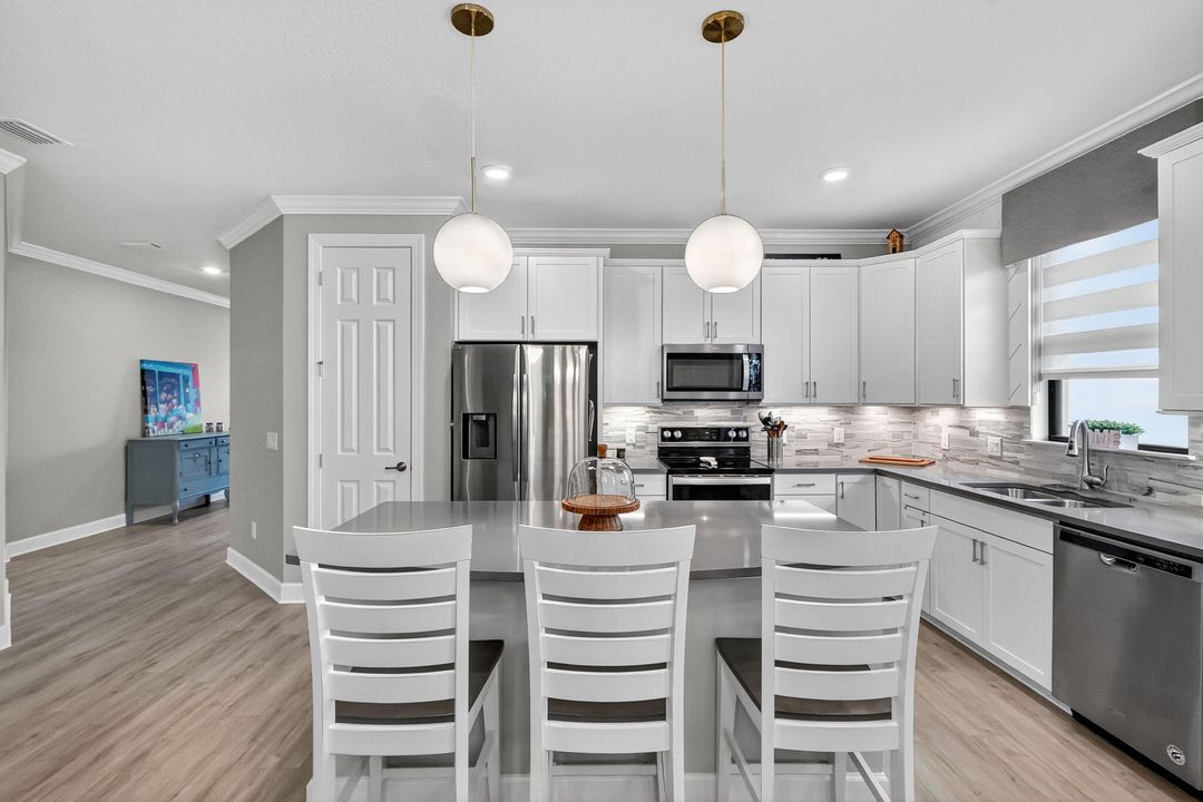 Activo con contrato: $549,900 (3 camas, 2 baños, 2138 Pies cuadrados)