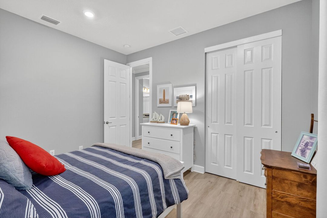 Activo con contrato: $549,900 (3 camas, 2 baños, 2138 Pies cuadrados)