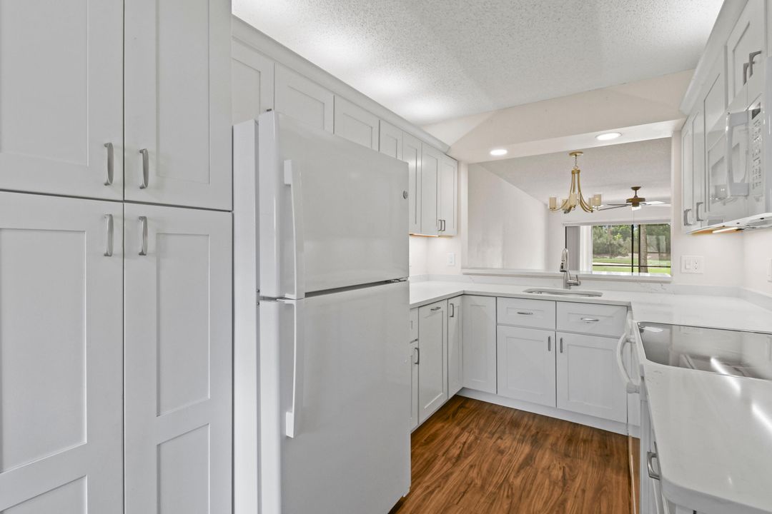 На продажу: $320,000 (2 спален, 2 ванн, 1178 Квадратных фут)