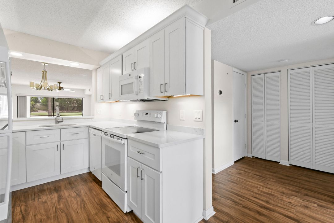 На продажу: $320,000 (2 спален, 2 ванн, 1178 Квадратных фут)