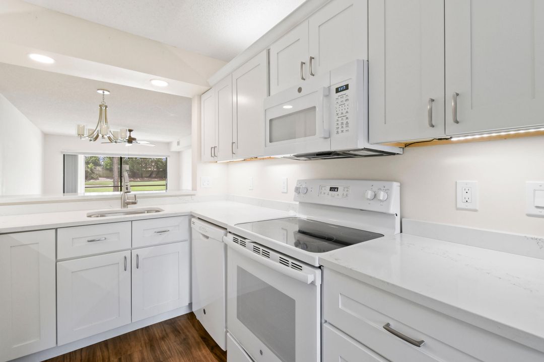 На продажу: $320,000 (2 спален, 2 ванн, 1178 Квадратных фут)