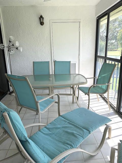 Под контрактом: $8,250 (2 спален, 2 ванн, 1311 Квадратных фут)