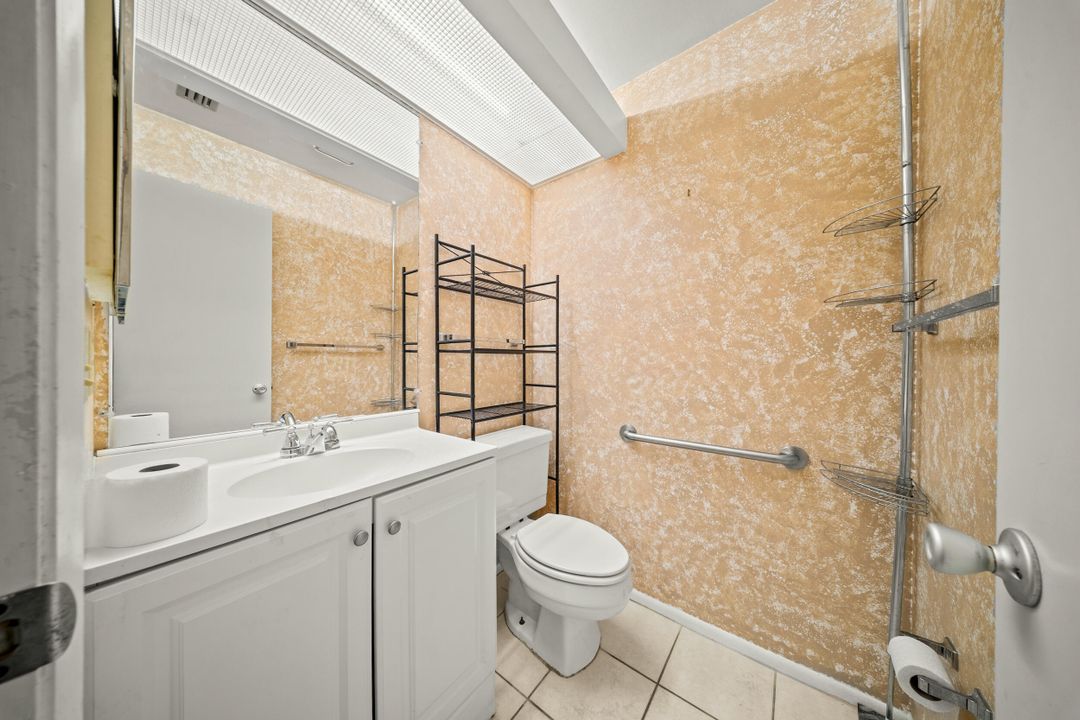 合同活跃: $125,000 (1 贝兹, 1 浴室, 800 平方英尺)