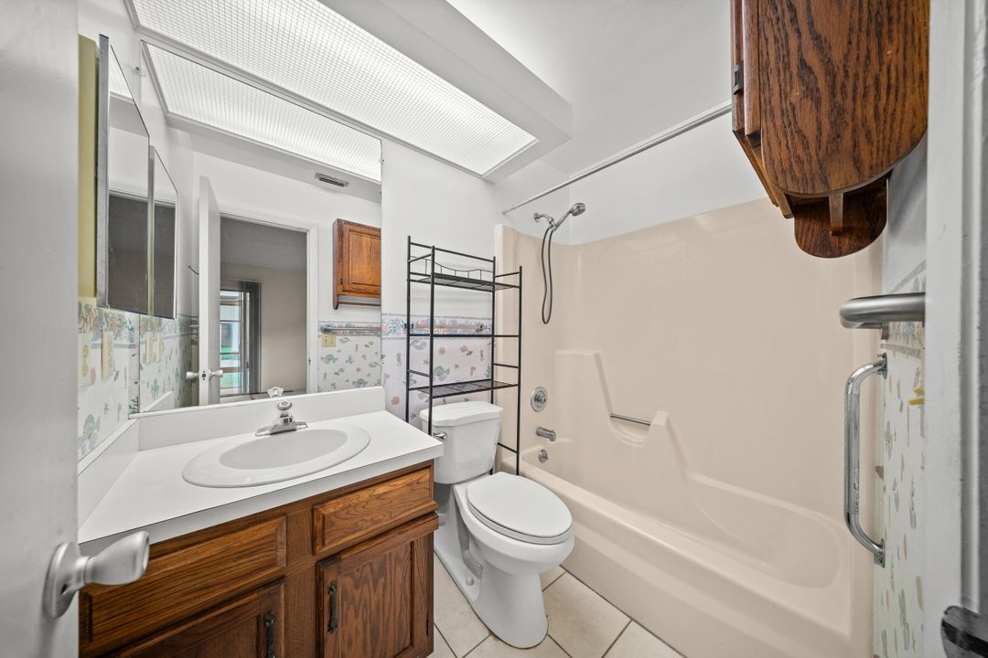 合同活跃: $125,000 (1 贝兹, 1 浴室, 800 平方英尺)