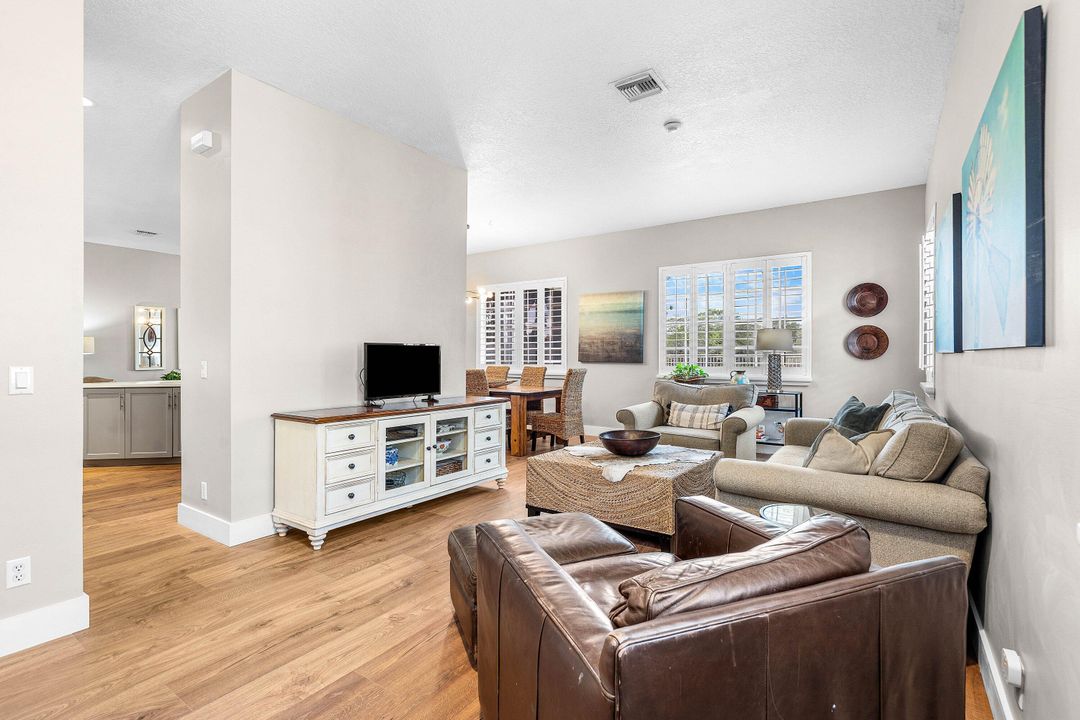 For Sale: $559,000 (3 beds, 2 baths, 1900 Square Feet)