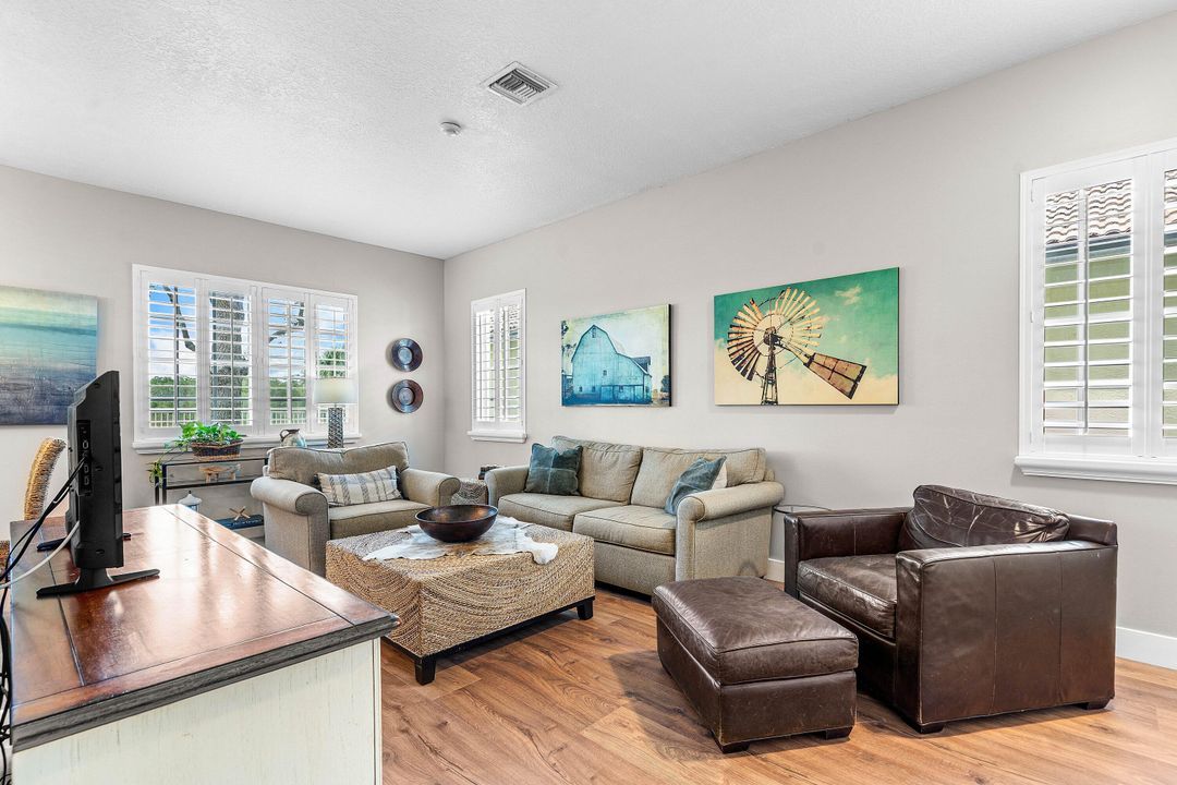 For Sale: $559,000 (3 beds, 2 baths, 1900 Square Feet)