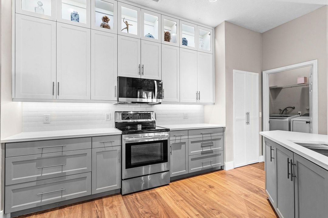 For Sale: $559,000 (3 beds, 2 baths, 1900 Square Feet)