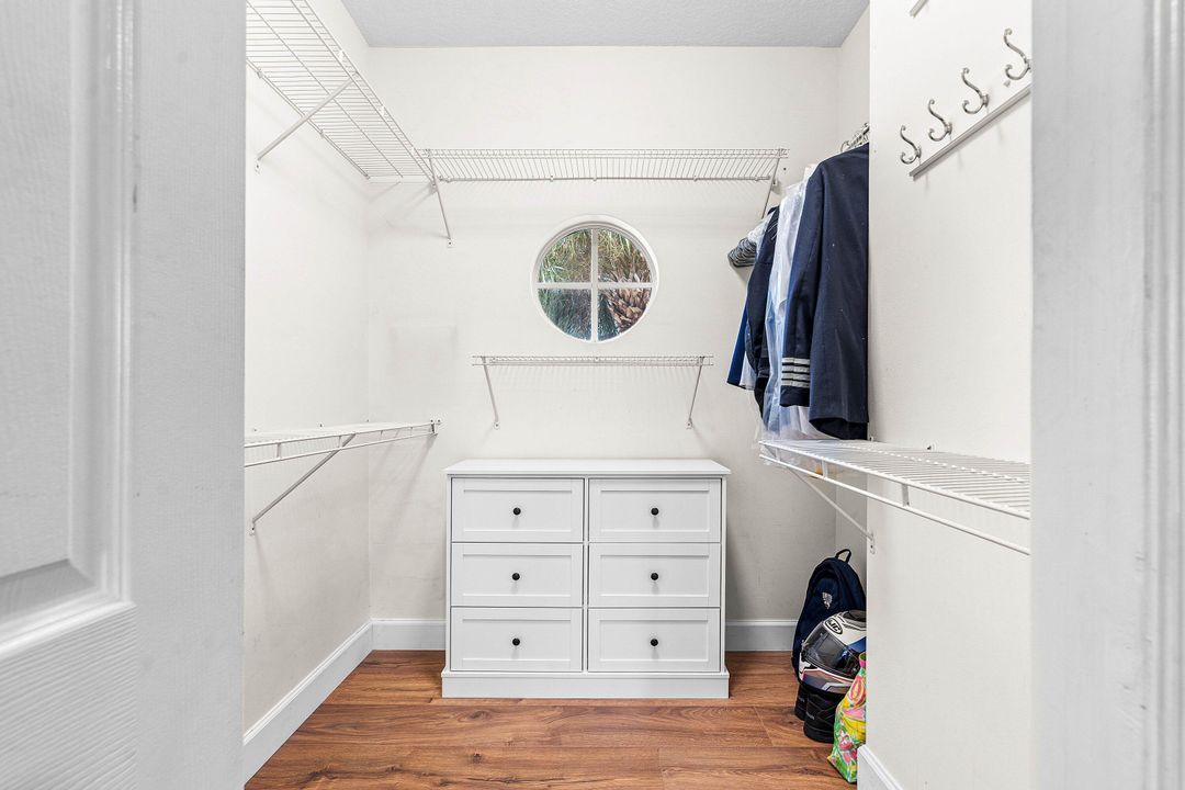 For Sale: $559,000 (3 beds, 2 baths, 1900 Square Feet)