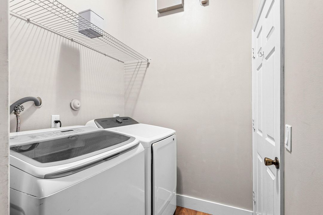 For Sale: $559,000 (3 beds, 2 baths, 1900 Square Feet)