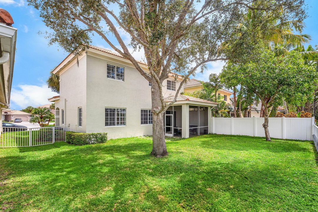 For Sale: $559,000 (3 beds, 2 baths, 1900 Square Feet)