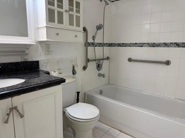 Active With Contract: $46,900 (2 beds, 1 baths, 894 Square Feet)