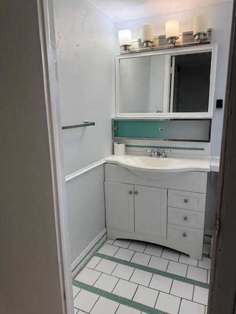 Active With Contract: $46,900 (2 beds, 1 baths, 894 Square Feet)