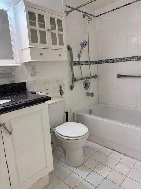 Active With Contract: $46,900 (2 beds, 1 baths, 894 Square Feet)