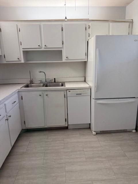 Active With Contract: $46,900 (2 beds, 1 baths, 894 Square Feet)